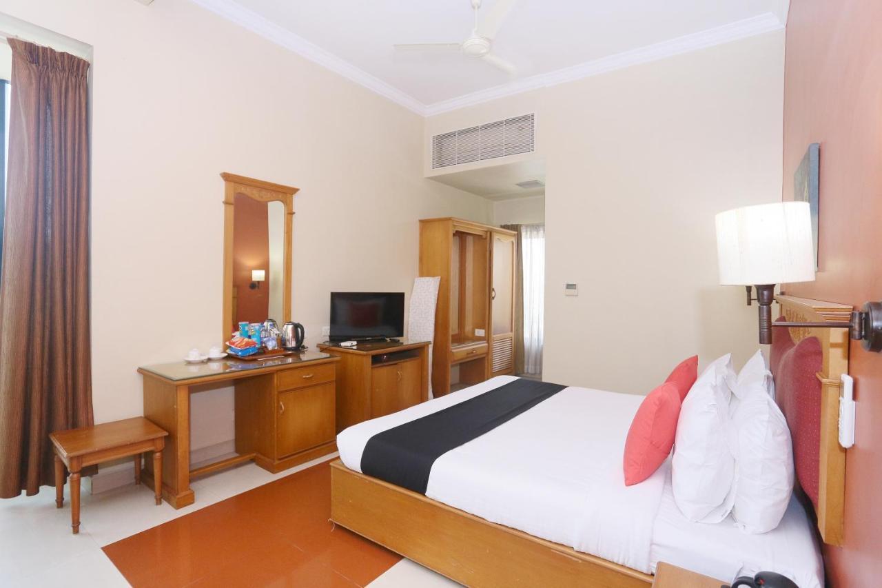 Capital O 45944 Club 7 Hotel Tiruvalla Exterior photo