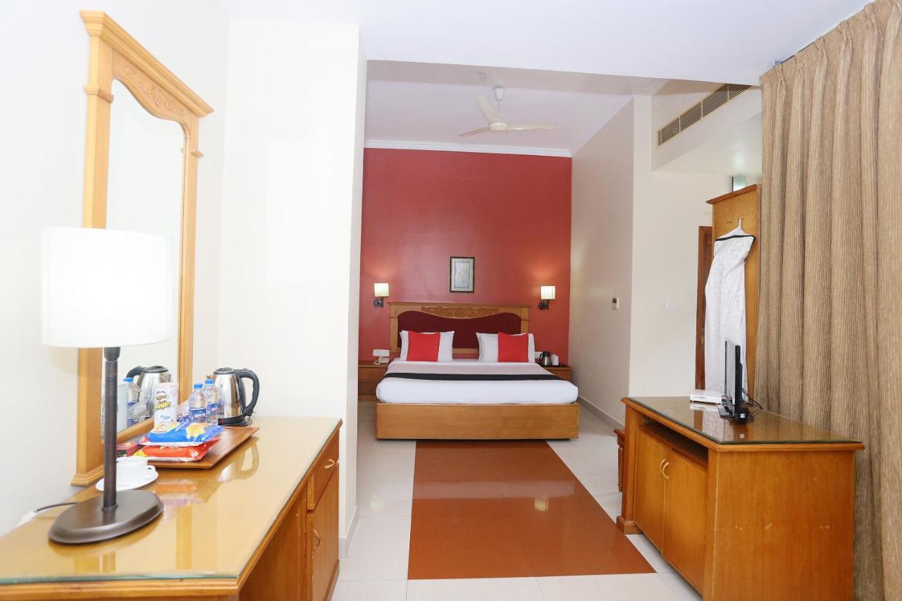Capital O 45944 Club 7 Hotel Tiruvalla Exterior photo