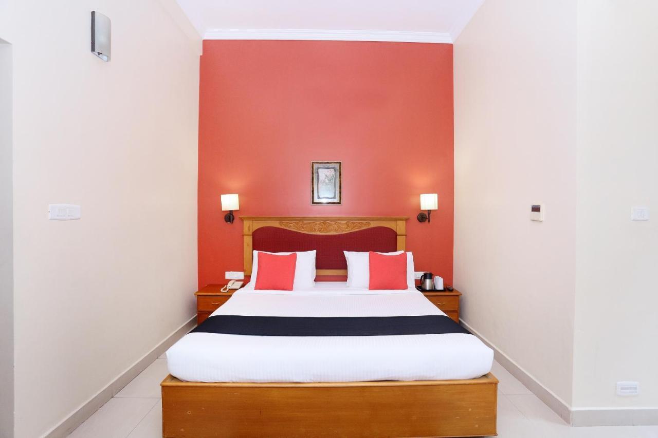 Capital O 45944 Club 7 Hotel Tiruvalla Exterior photo