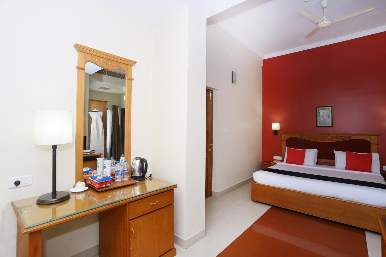 Capital O 45944 Club 7 Hotel Tiruvalla Exterior photo