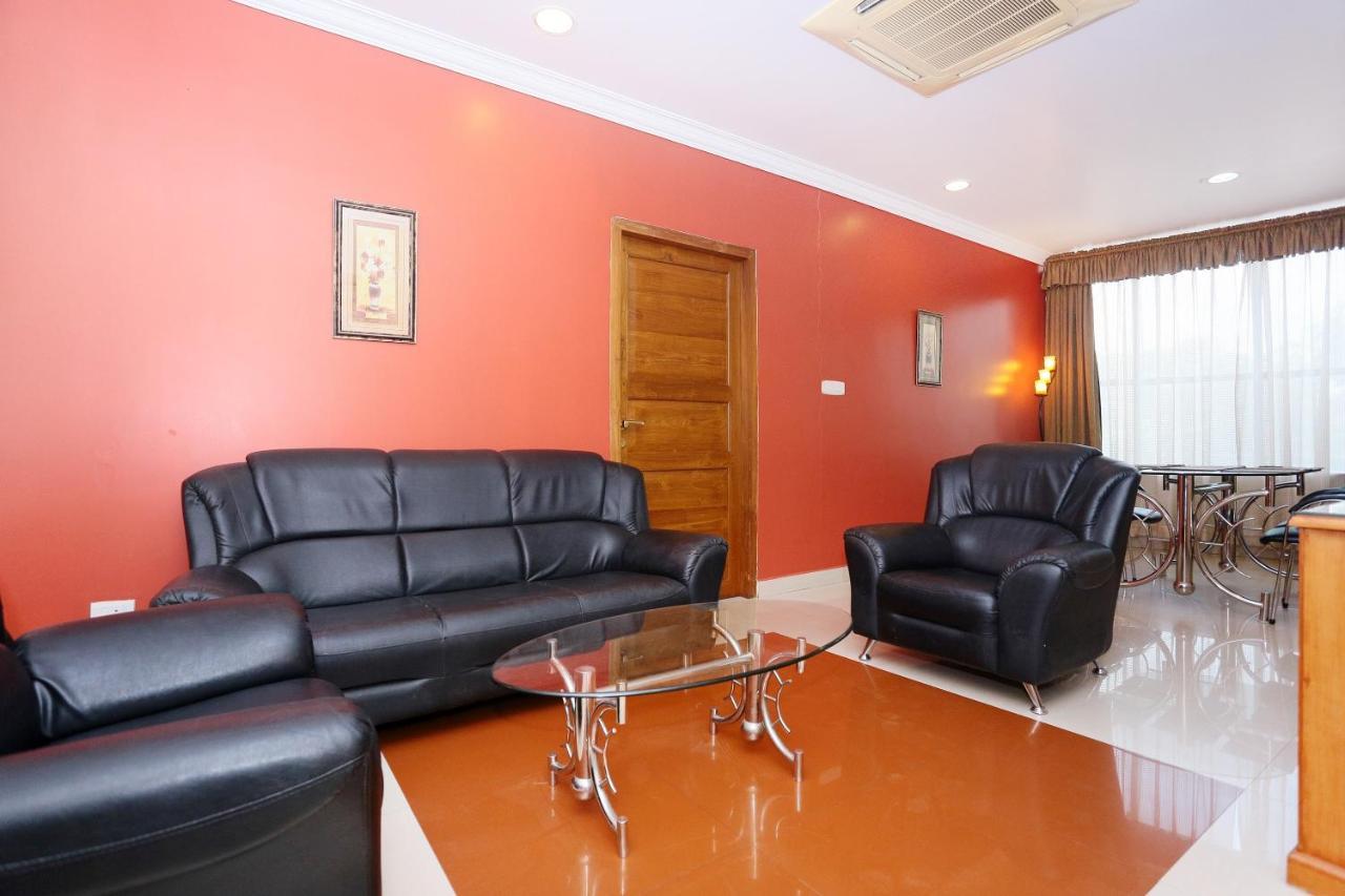 Capital O 45944 Club 7 Hotel Tiruvalla Exterior photo