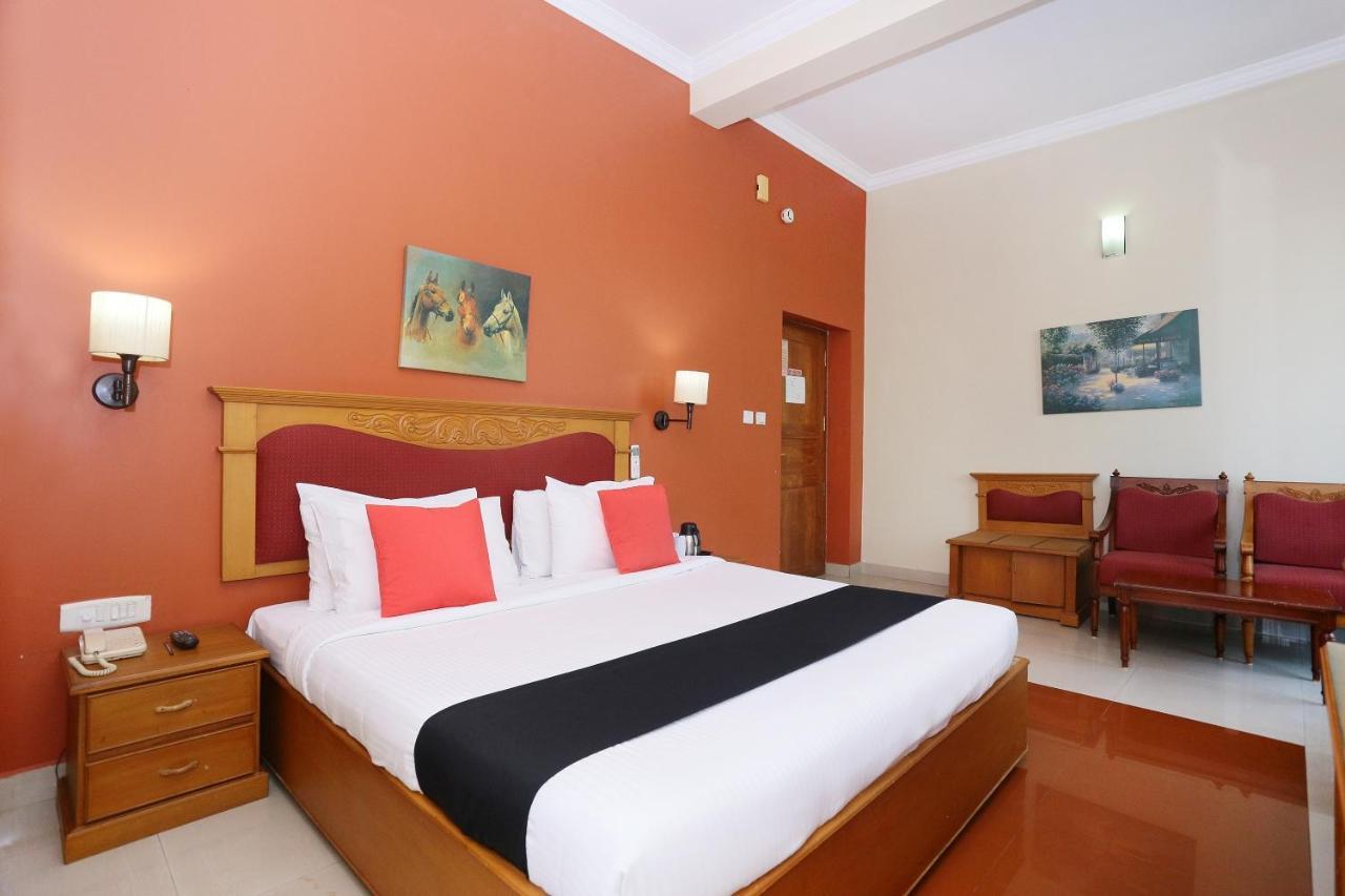 Capital O 45944 Club 7 Hotel Tiruvalla Exterior photo