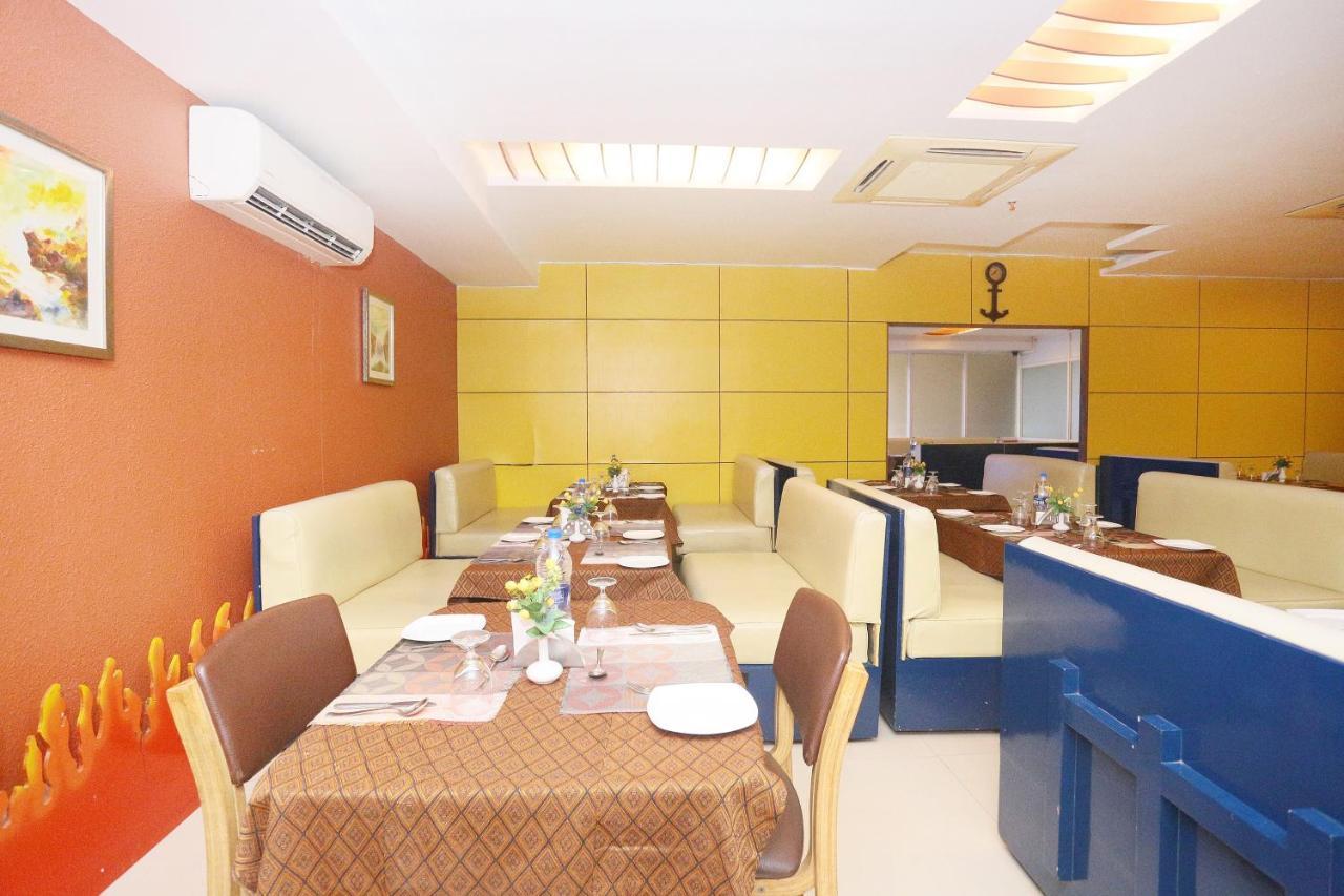 Capital O 45944 Club 7 Hotel Tiruvalla Exterior photo