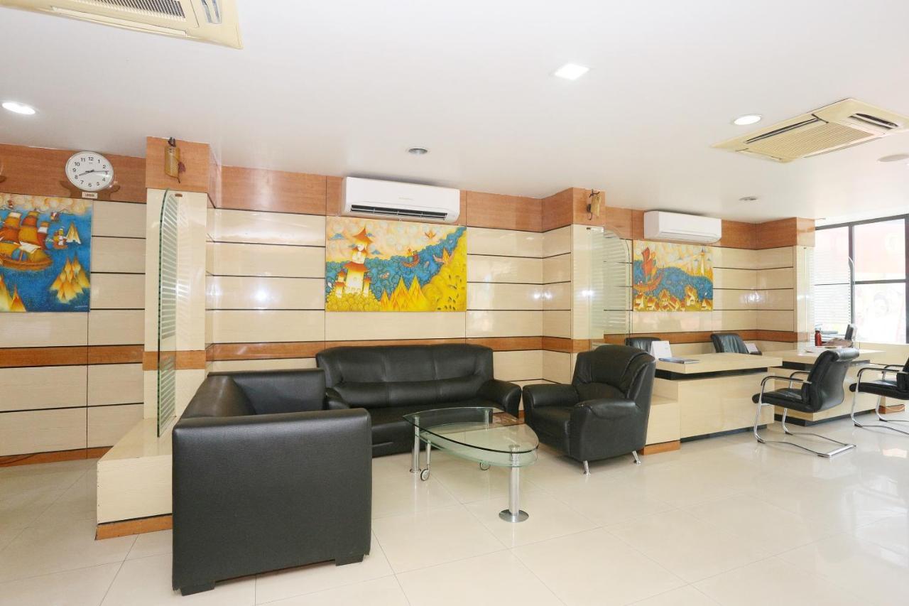Capital O 45944 Club 7 Hotel Tiruvalla Exterior photo