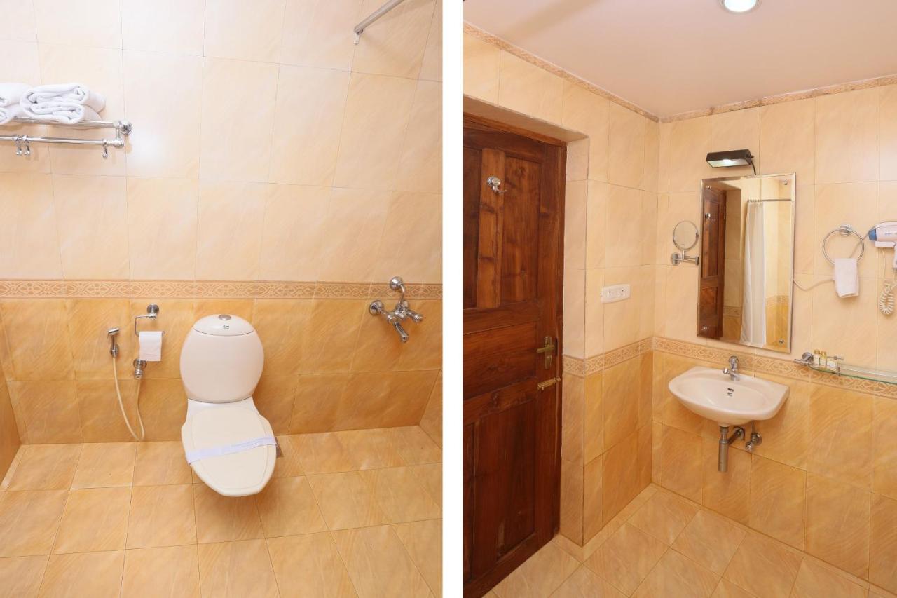 Capital O 45944 Club 7 Hotel Tiruvalla Exterior photo