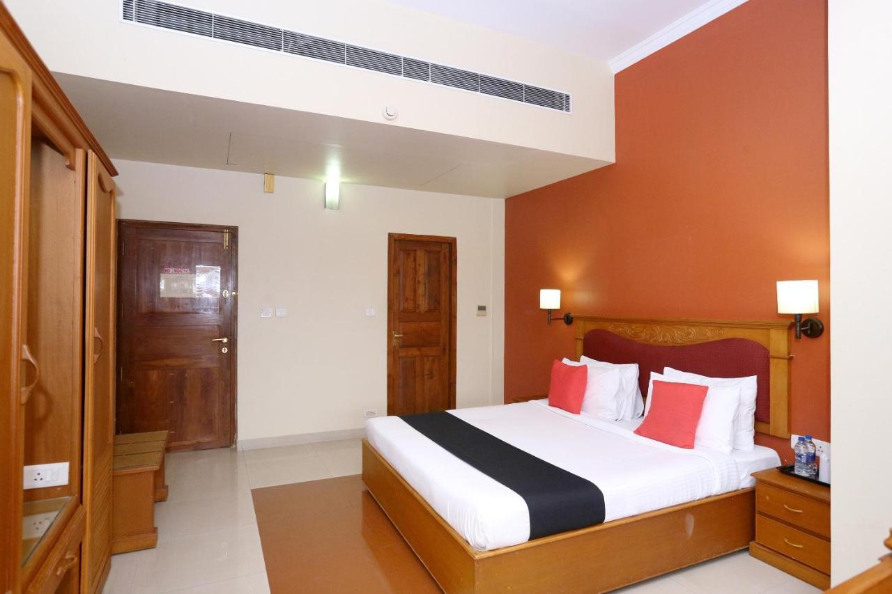 Capital O 45944 Club 7 Hotel Tiruvalla Exterior photo